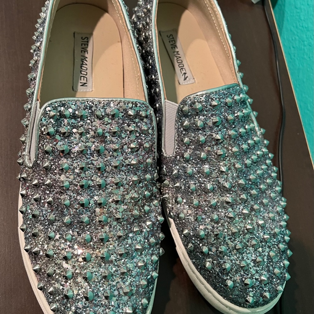 Slid-on Shoes
